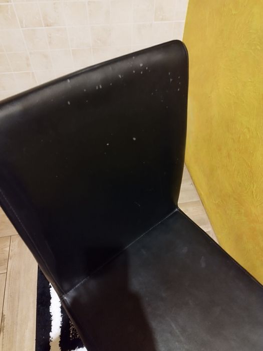 6   шт.  стільців з чохлами. Ціна за один.