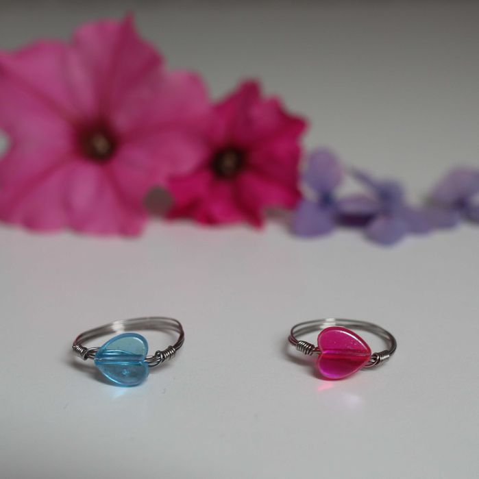 Pierścionki handmade dla przyjaciółek z serduszkami koralikami