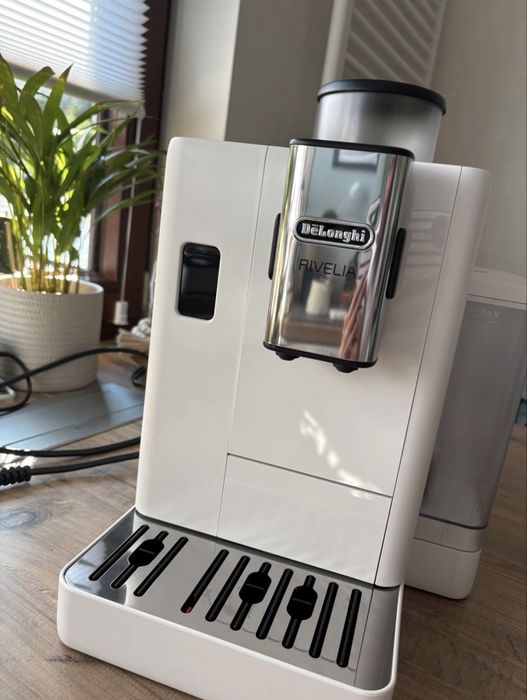 DeLonghi Rivelia Arctic White