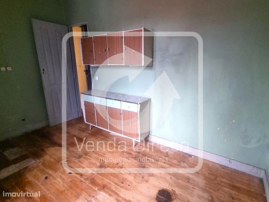 Prédio Urbano de Utilização Mista com Potencial Habitacional e Come...