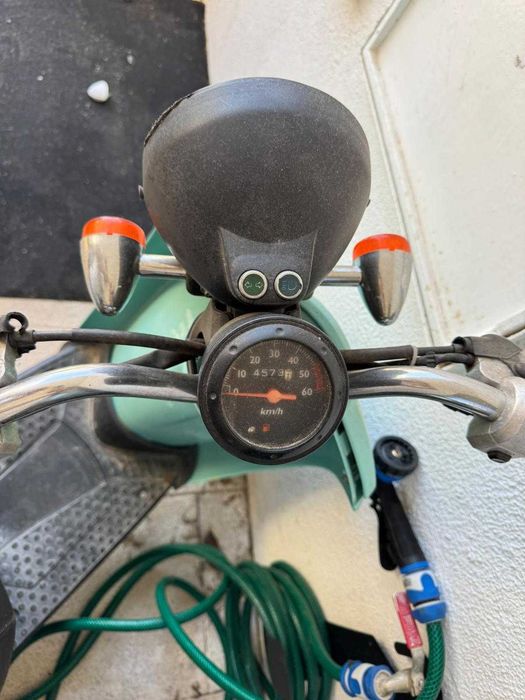 Mota Honda em excelente estado