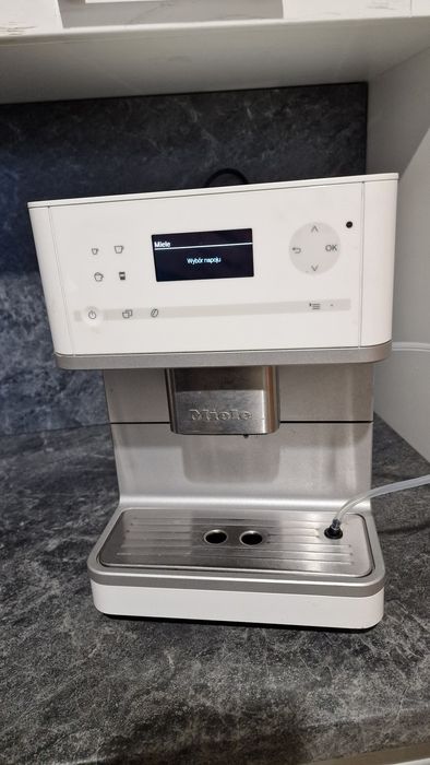 Ekspres Miele Cm6100.