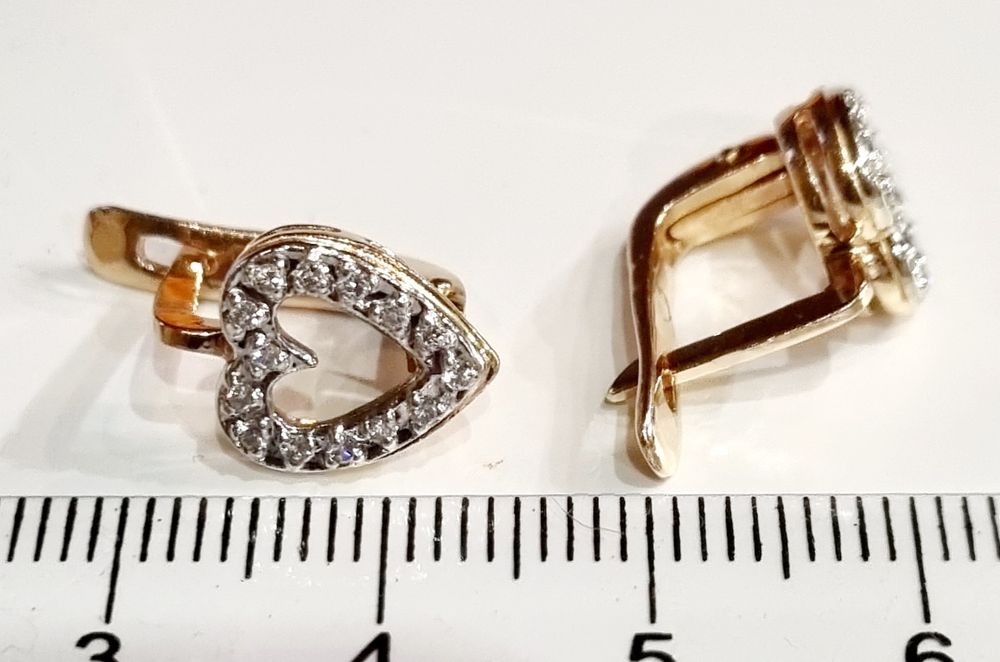 Золотые серьги с бриллиантами. ct 0,28  4,39 грм