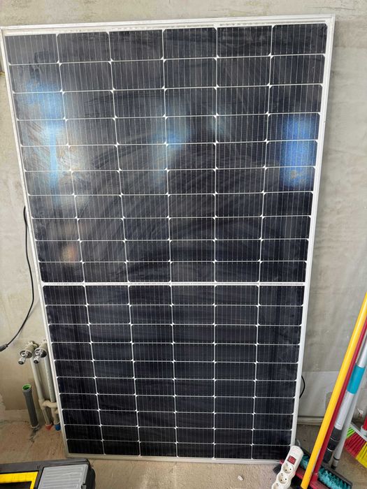 2 большие солнечные панели