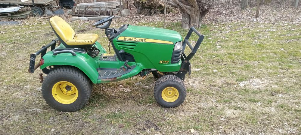 Traktorek ogrodniczy John Deere x740