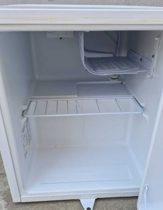 Mini frigorífico a funcionar