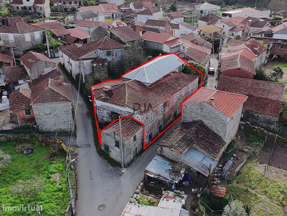 Moradia para recuperar em Vila Nova da Rainha, Tondela