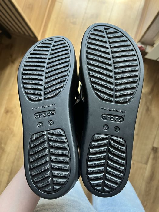 Продам брендові сандалії Crocs