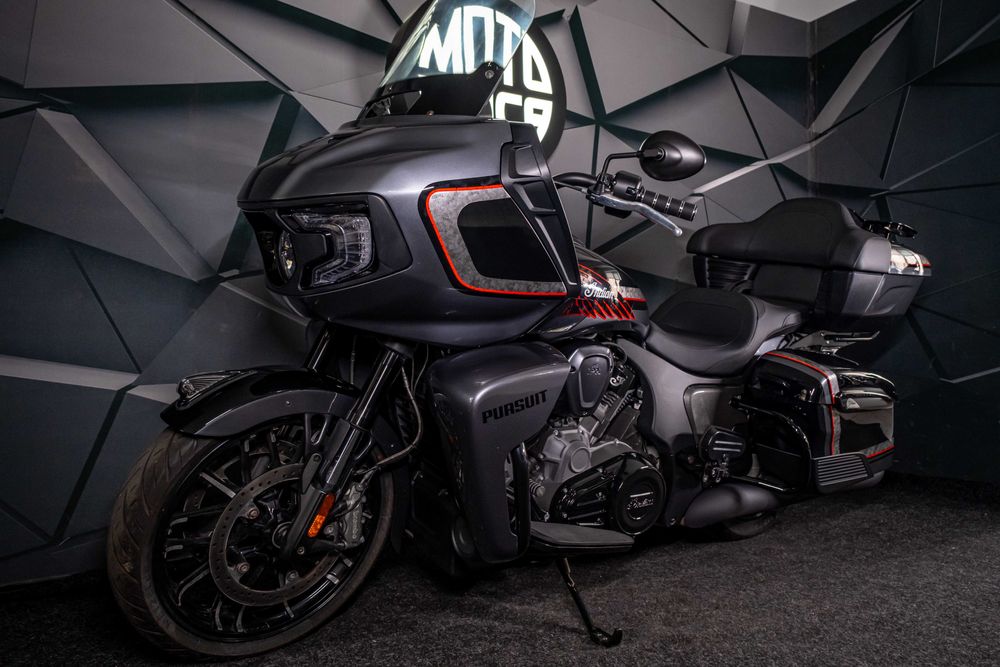 Indian Pursuit Dark Horse