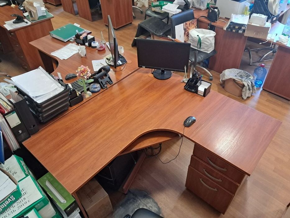Столи  офісні / для навчання
