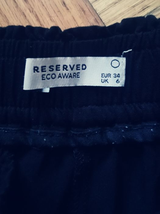 Czarne spodnie na gumce Reserved Eco aware r. XS