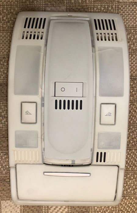 Audi A6C6 (мелочевка салона) плафон и козырьки с пепельницей