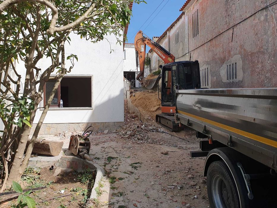 Escavações - Demolições - Terraplanagem
