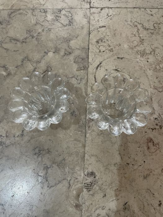 Castiçais de vidro em flor