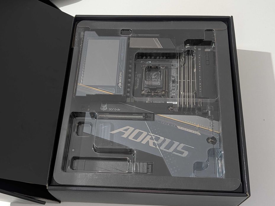 Z790 Aorus Xtreme X Motherboard - Socket danificado