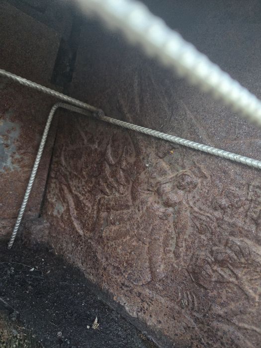 Kominek żeliwny Trolla Trondheim norweski ozdobne ściany w środku