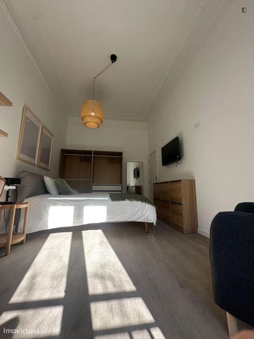 Quarto - localizado em São Sebastião Lisbon