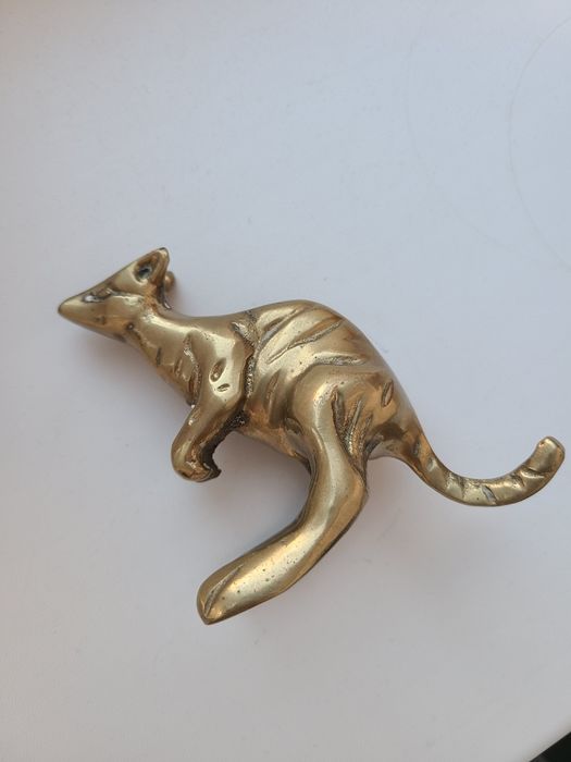 Винтажная статуэтка кенгуру латунь 10 х 5 см.