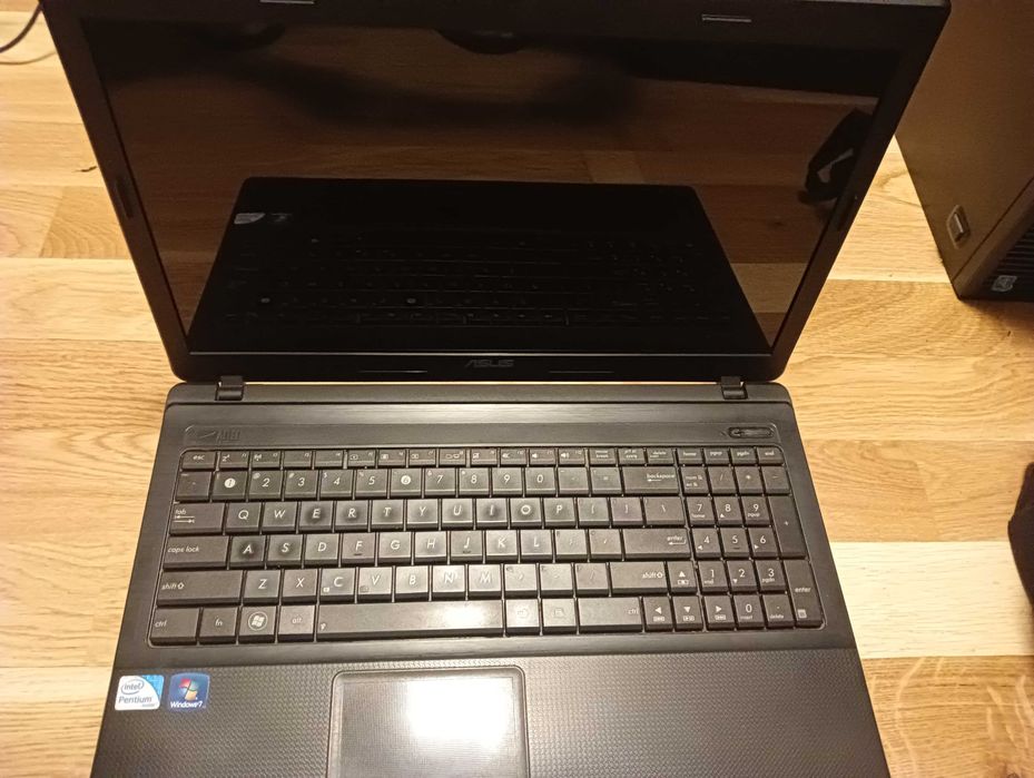 ASUS N71JA-TY061 i5-430M, 4GB DDR3, HDD 320GB, DVD-RW