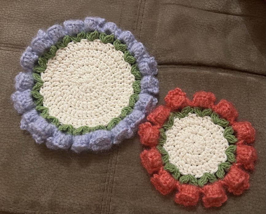 набір сервірувальних серветок , ручна робота, тюльпани