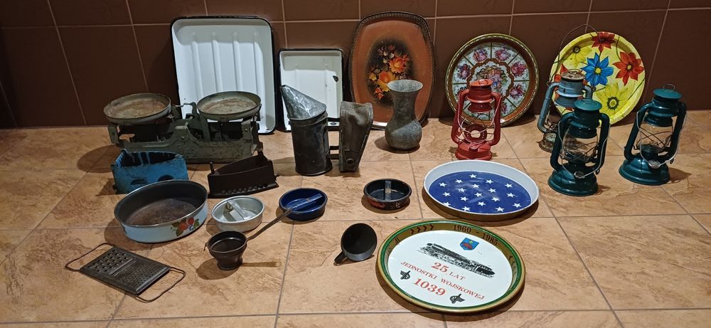 Stare emaliowane kanki, wiadra,miski tace,garnki,bańki ocynkowane.