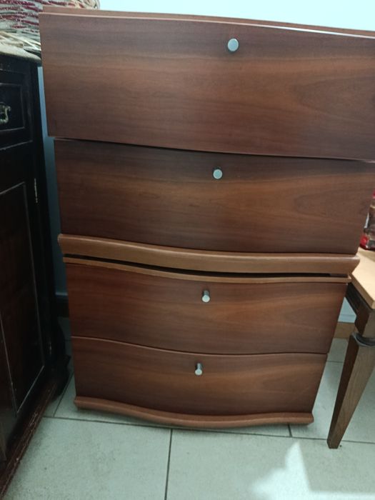 Cómoda e mesinhas
