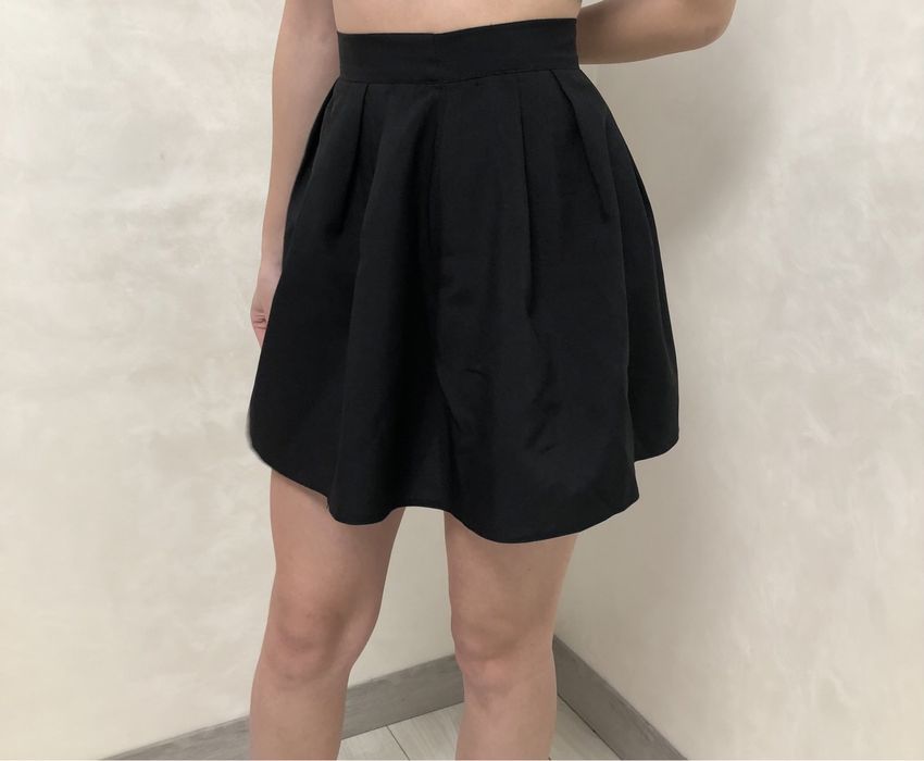 Чорна спідничка