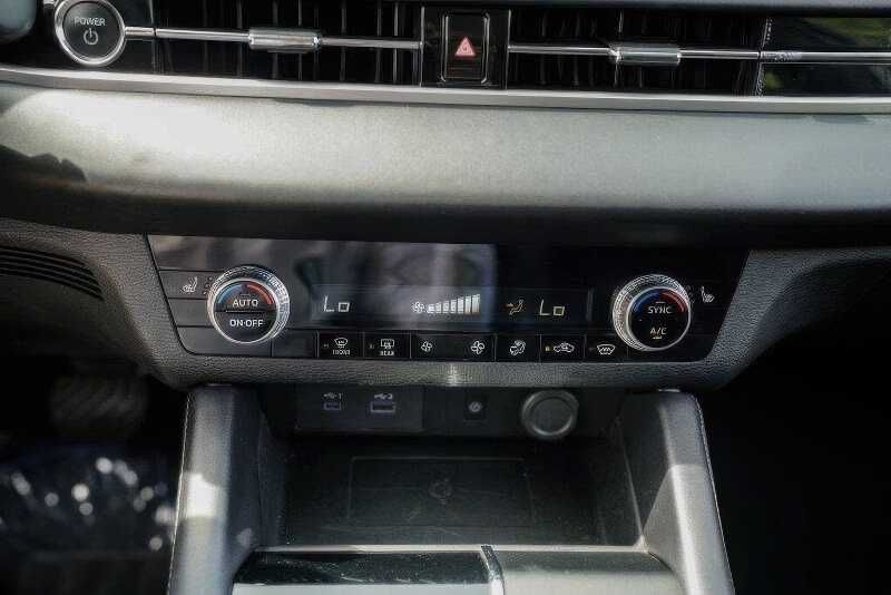 2023 Mitsubishi Outlander PHEV SE