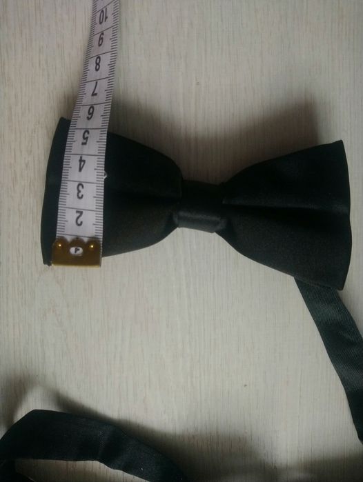 Метелик бабочка чорний