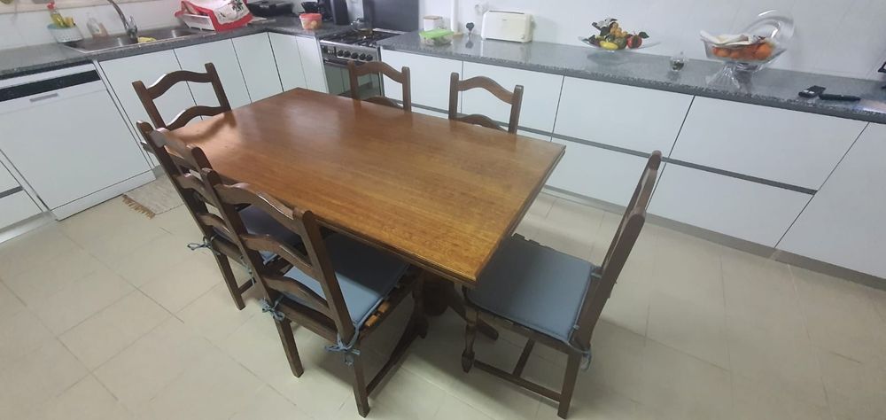 Mesa de jantar + 6 cadeiras