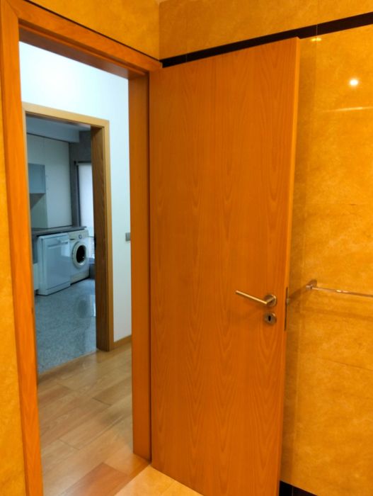 Aluga-se Moderno  Apartamento T1 com garagem, no centro de Aveiro.