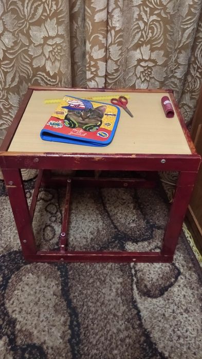 Стіл для дитячої творчості