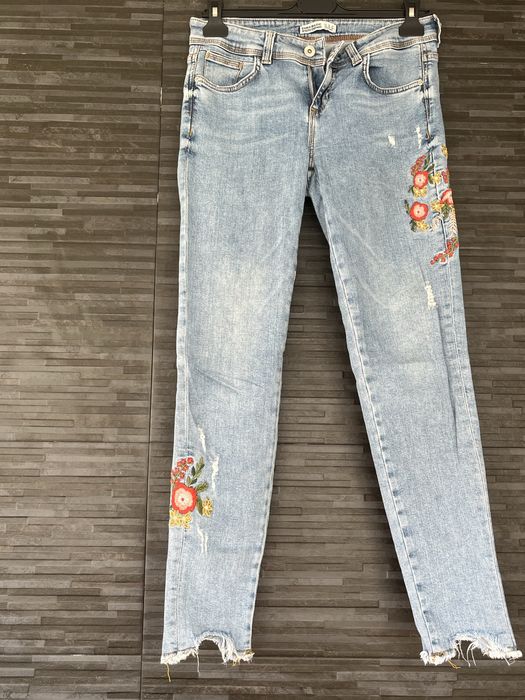 Calças de ganga floridas