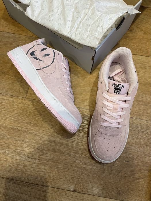 Жіночі кросівки Nike Air Force 1 Smile 39 розмір