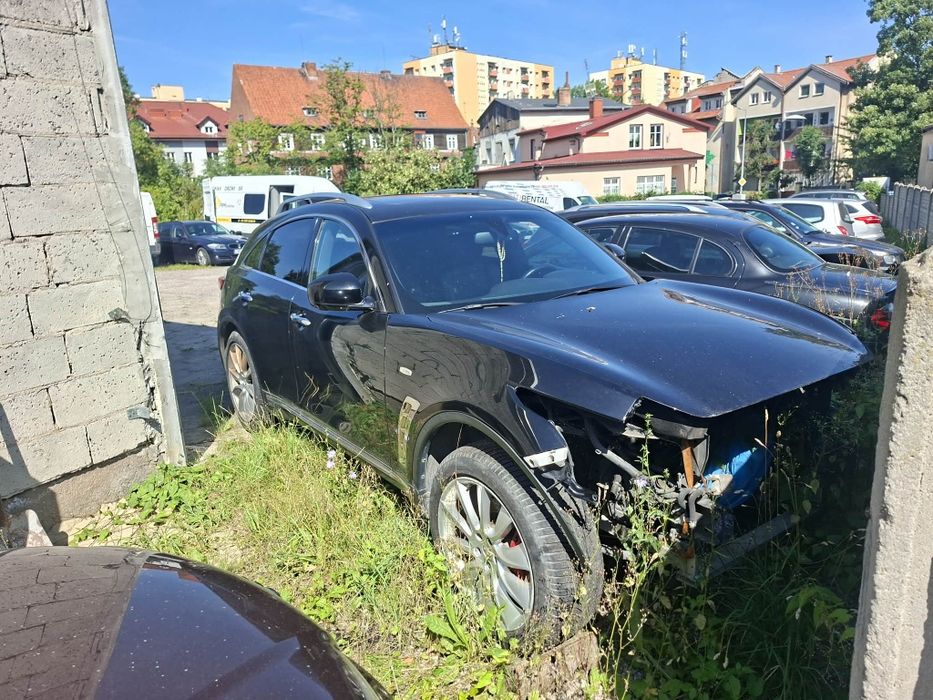 Infiniti fx30d zarejestrowany