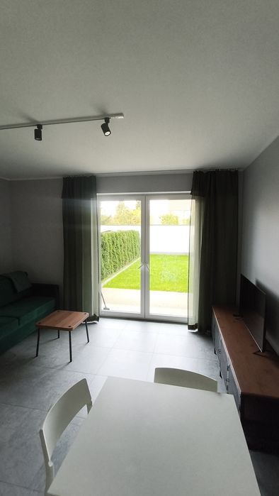 Wynajmę jasne mieszkanie w centrum z ogródkiem.