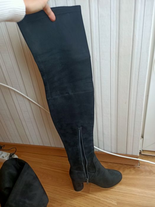 Czarne kozaki za kolano