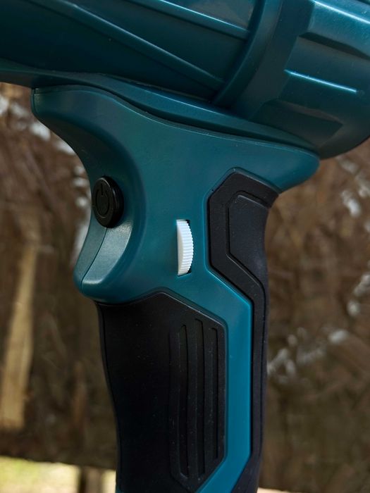 Nowa Poręczna Dmuchawa Na Baterię BOSCH 18V - Film Prezentujący