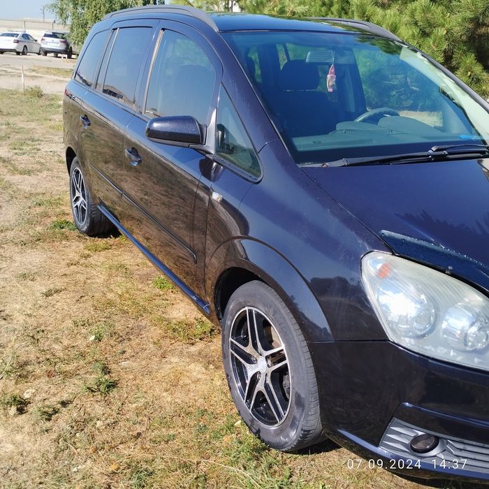 Опель зафіра. Багато чого зроблено по машині.