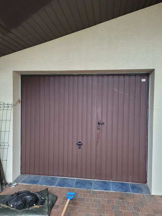 Brama garażowa uchylna Wiśniowski