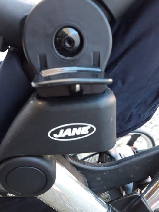 Carrinho Rider da Jané cromado com cadeira em azul escuro