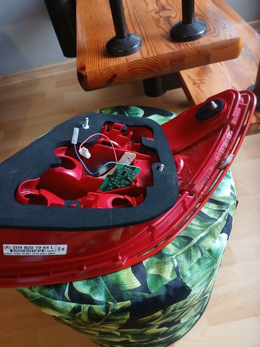 Lampa tylna lewa mercedes w 204