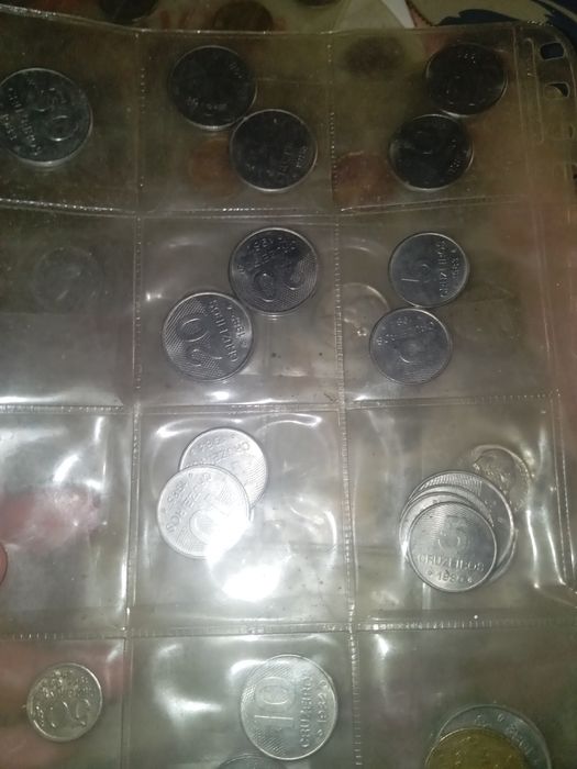 Moedas brasil Portugal e francês vendo tudo junto