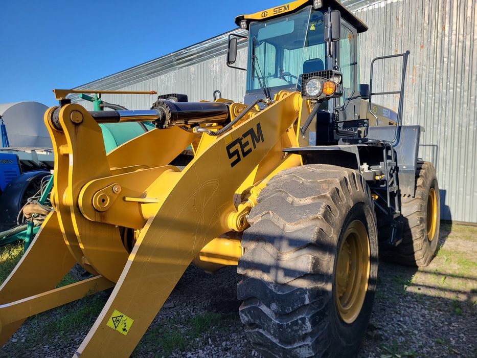 Фронтальний навантажувач SEM 656D, стан НОВОГО