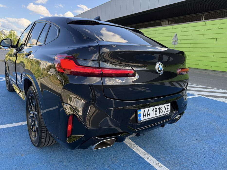 Офіційний BMW X4 2022