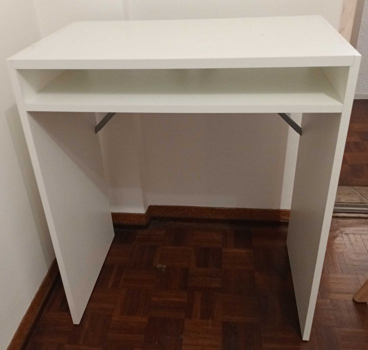 Secretária IKEA Torald como nova