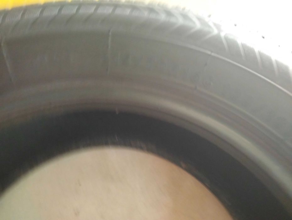 2 Pneus para carrinha 215 70 R15C