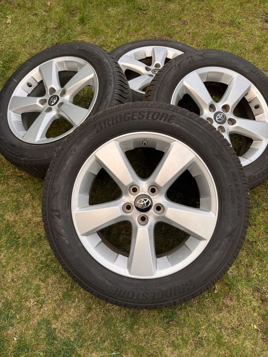 Koła toyota Rav4 z oponami zimowymi 225/60 R18