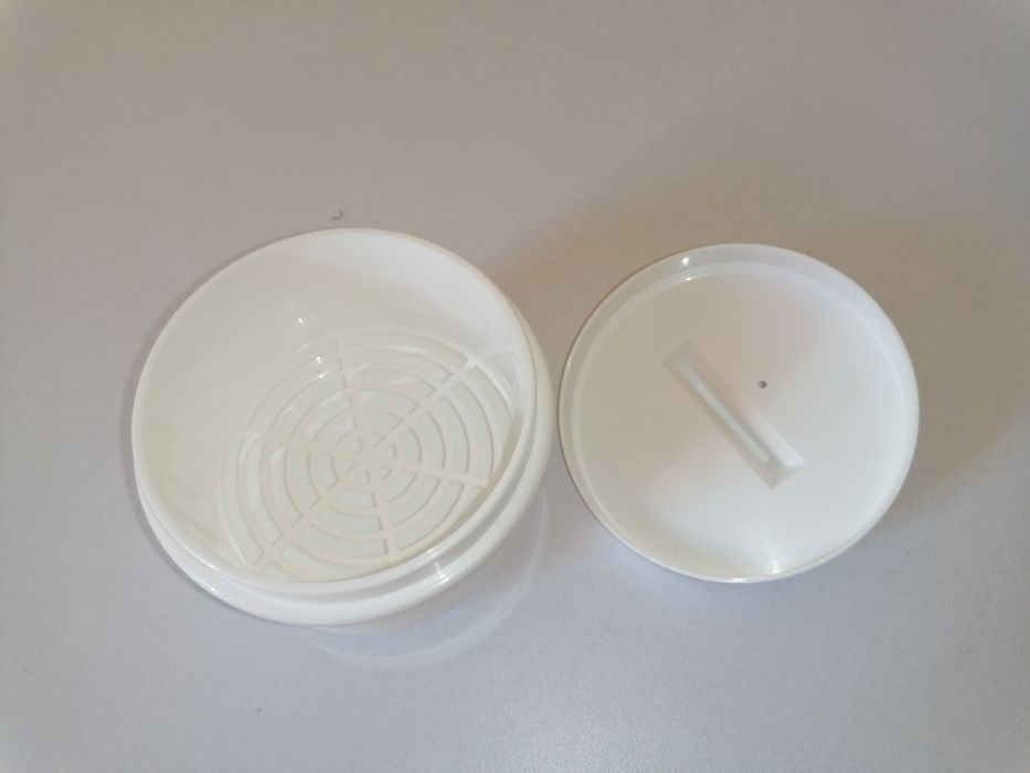 Copo para limpeza da prótese dentária