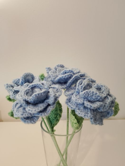 Kwiaty na szydełku rękodzieło